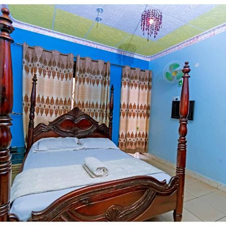 Royal Lake View Gardens Кампала Экстерьер фото