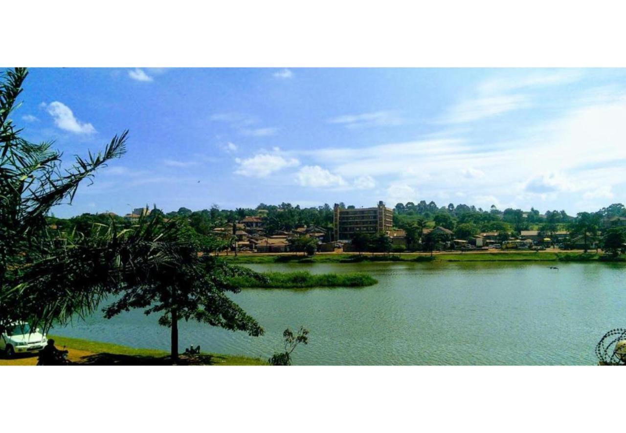 Royal Lake View Gardens Кампала Экстерьер фото