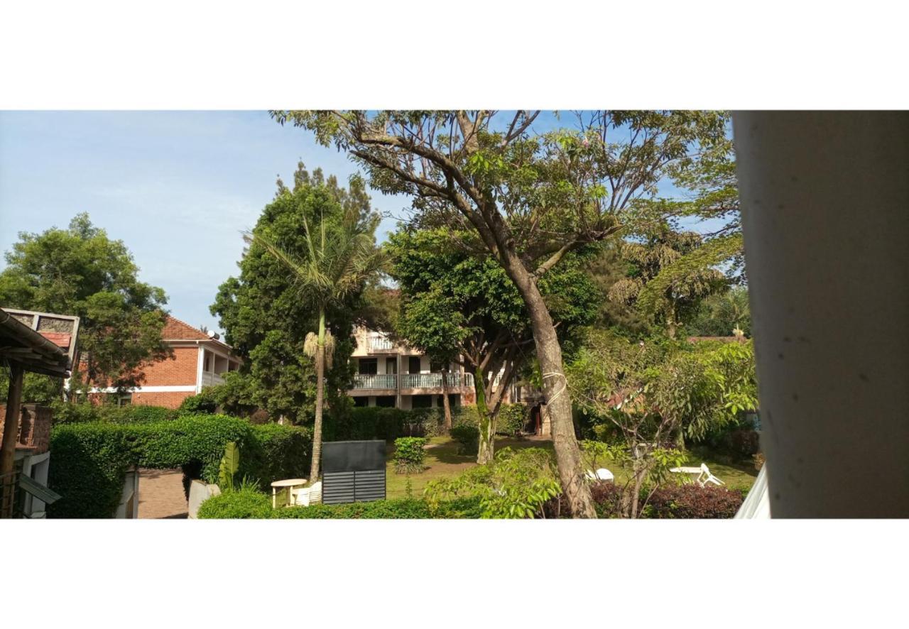 Royal Lake View Gardens Кампала Экстерьер фото